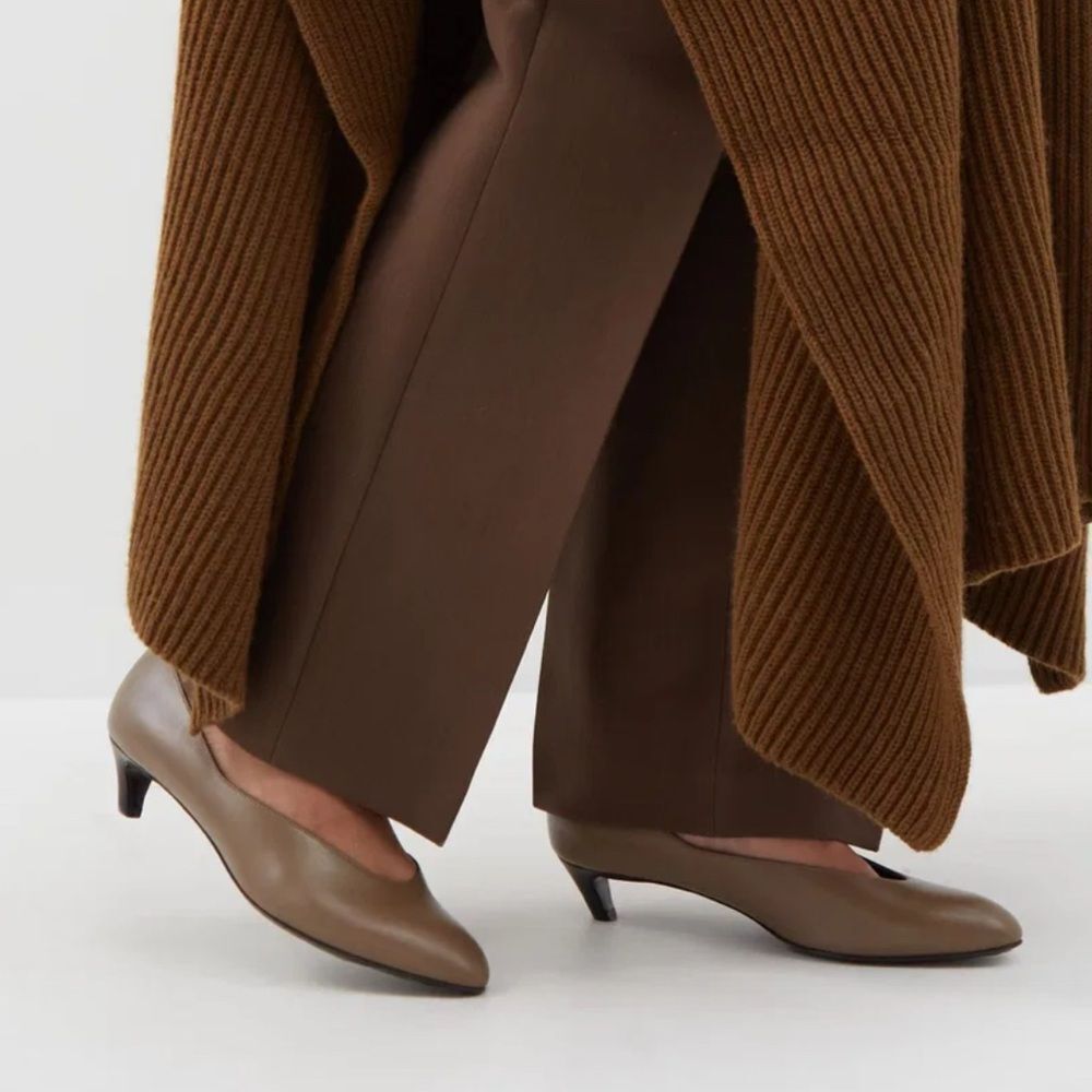 The Row Almond Leather Pump size 37.5 - Picture 2 of 13